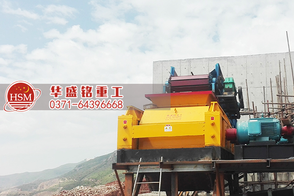 外貿(mào)訂單再創(chuàng)佳績，輥式破碎機(jī)出口國外。